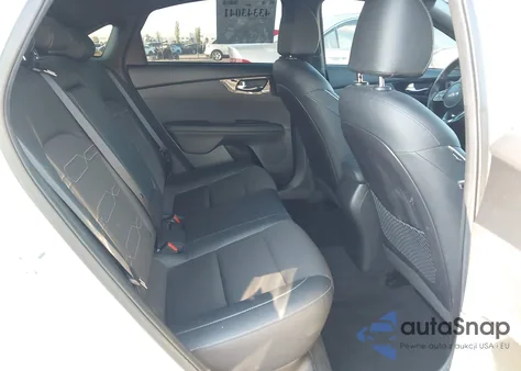 2022 Kia Forte Gt-Line z USA, uszkodzony, nr VIN 3KPF54AD7NE437805